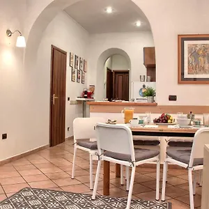 Coliseum Apartment